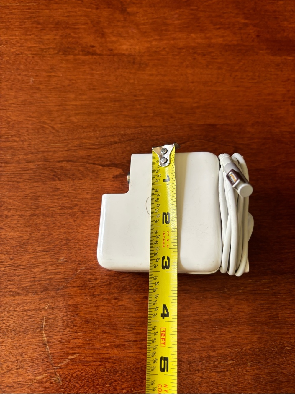 Apple MagSafe power adapter with a fold-out wall plug duckhead attachment - Picture 8 of 10